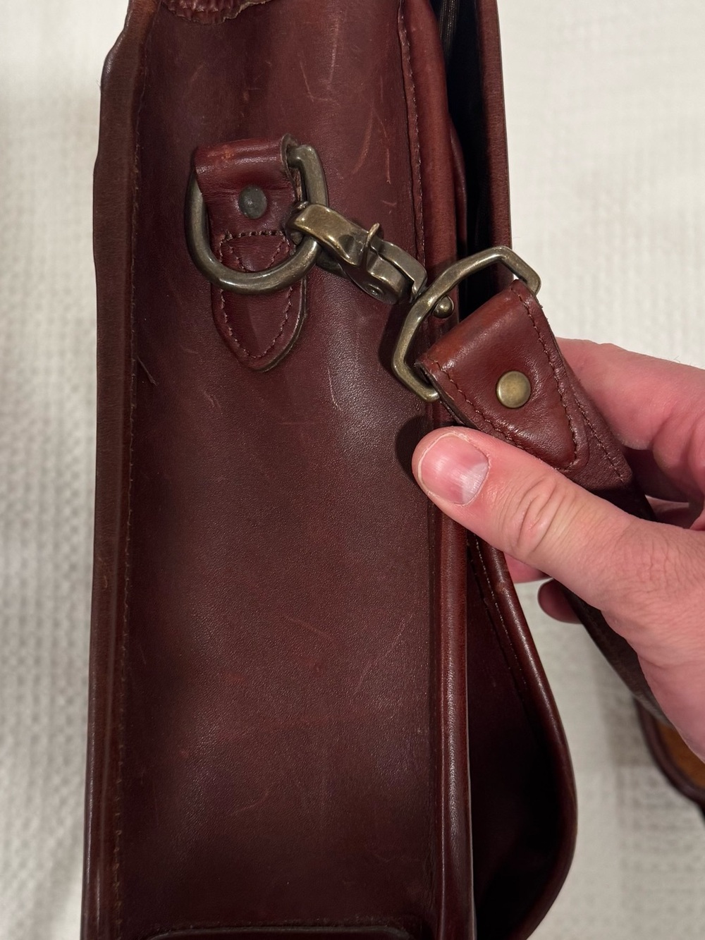 Allen Edmonds Genuine Leather Briefcase / Messenger Bag – Brown - Picture 3 of 8